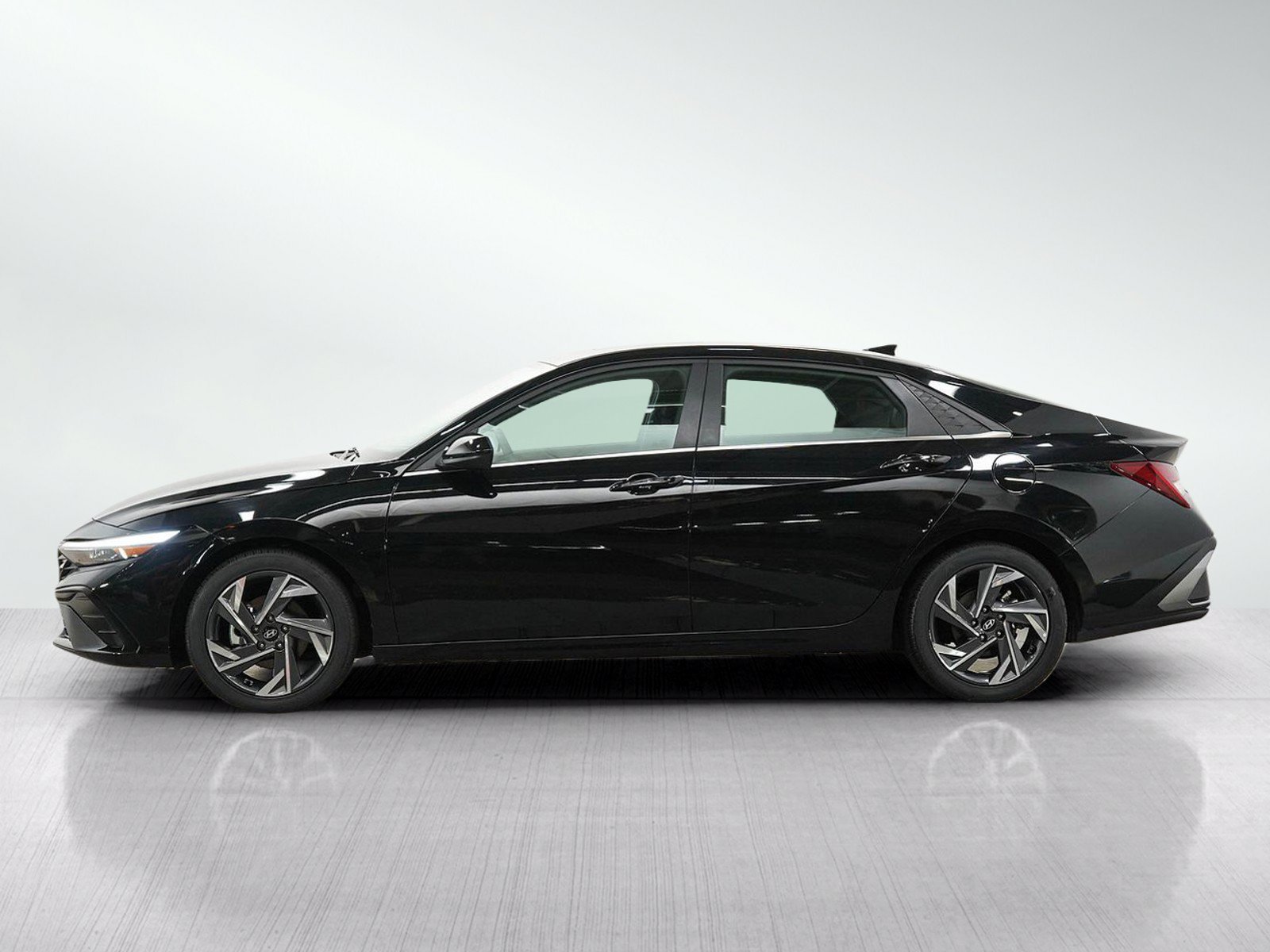 Used 2025 Hyundai Elantra SEL with VIN KMHLS4DG9SU992149 for sale in Minneapolis, Minnesota
