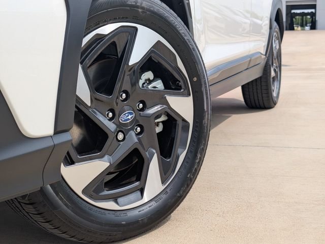 New 2026 CRYSTAL WHITE PEARL Subaru Limited image 2