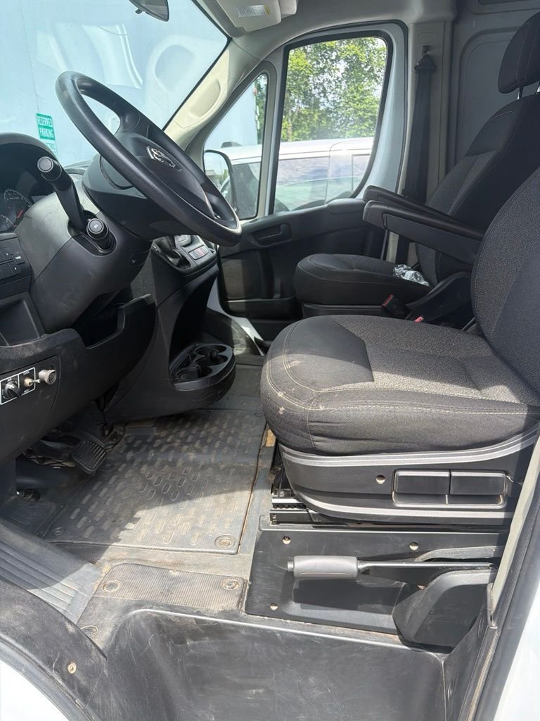 Used 2018 Bright White Clearcoat Ram High Roof image 4