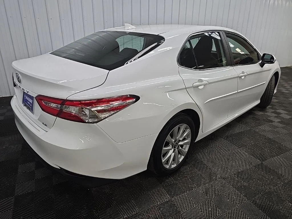 Used 2020 White Toyota LE image 10