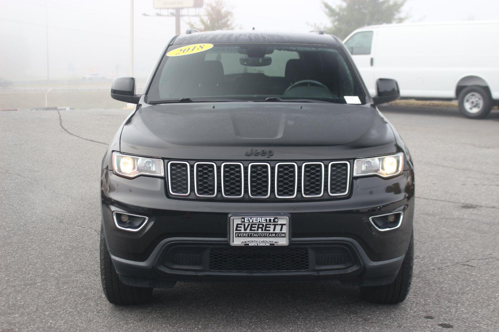 Used 2018  Jeep Laredo E image 2