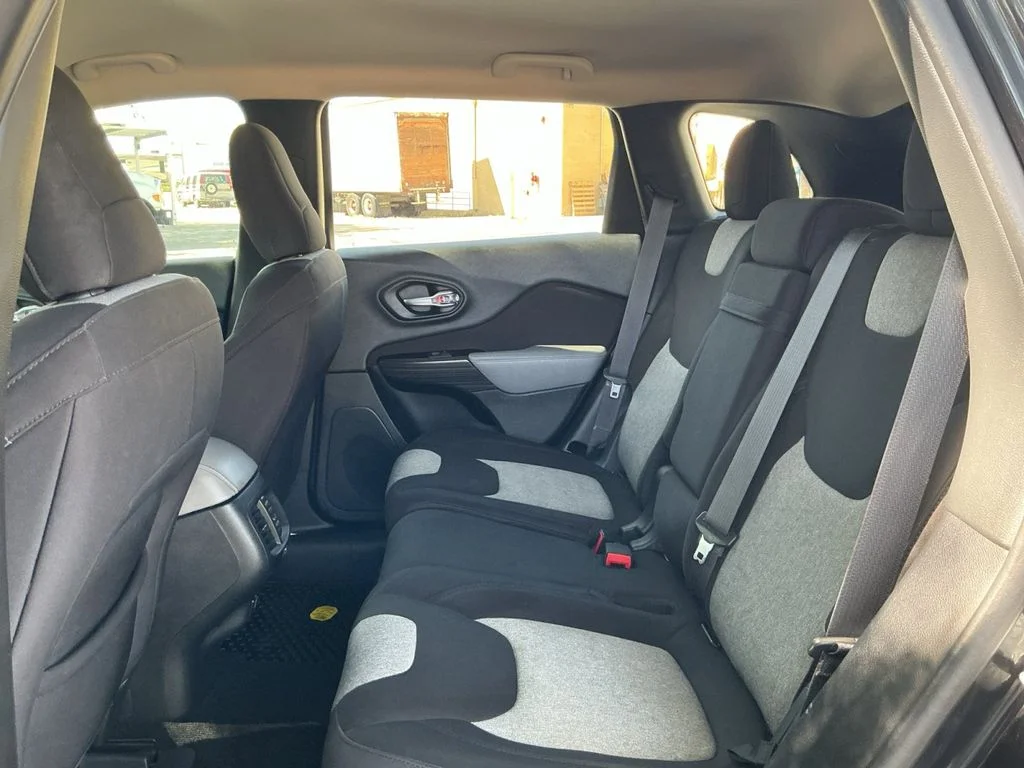 Used 2014 Black Jeep Latitude image 20