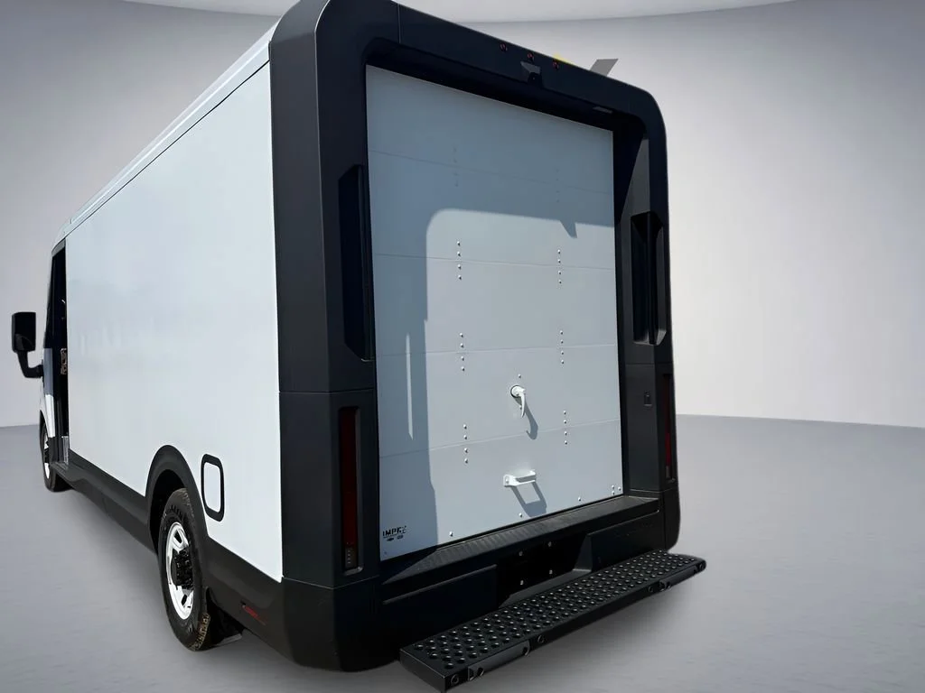 Used 2024 Oyster White BrightDrop EJY image 4