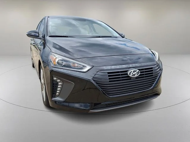 Used 2018 Black Hyundai Limited image 2