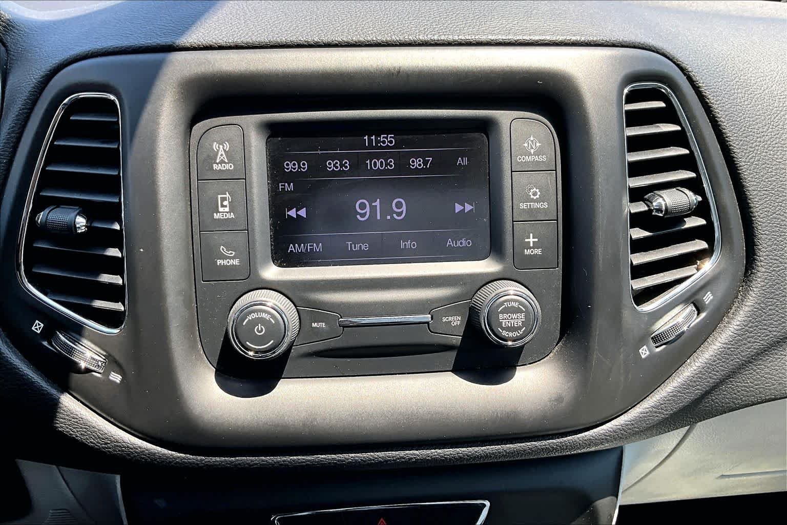 Used 2018 Laser Blue Pearlcoat Jeep Latitude image 32