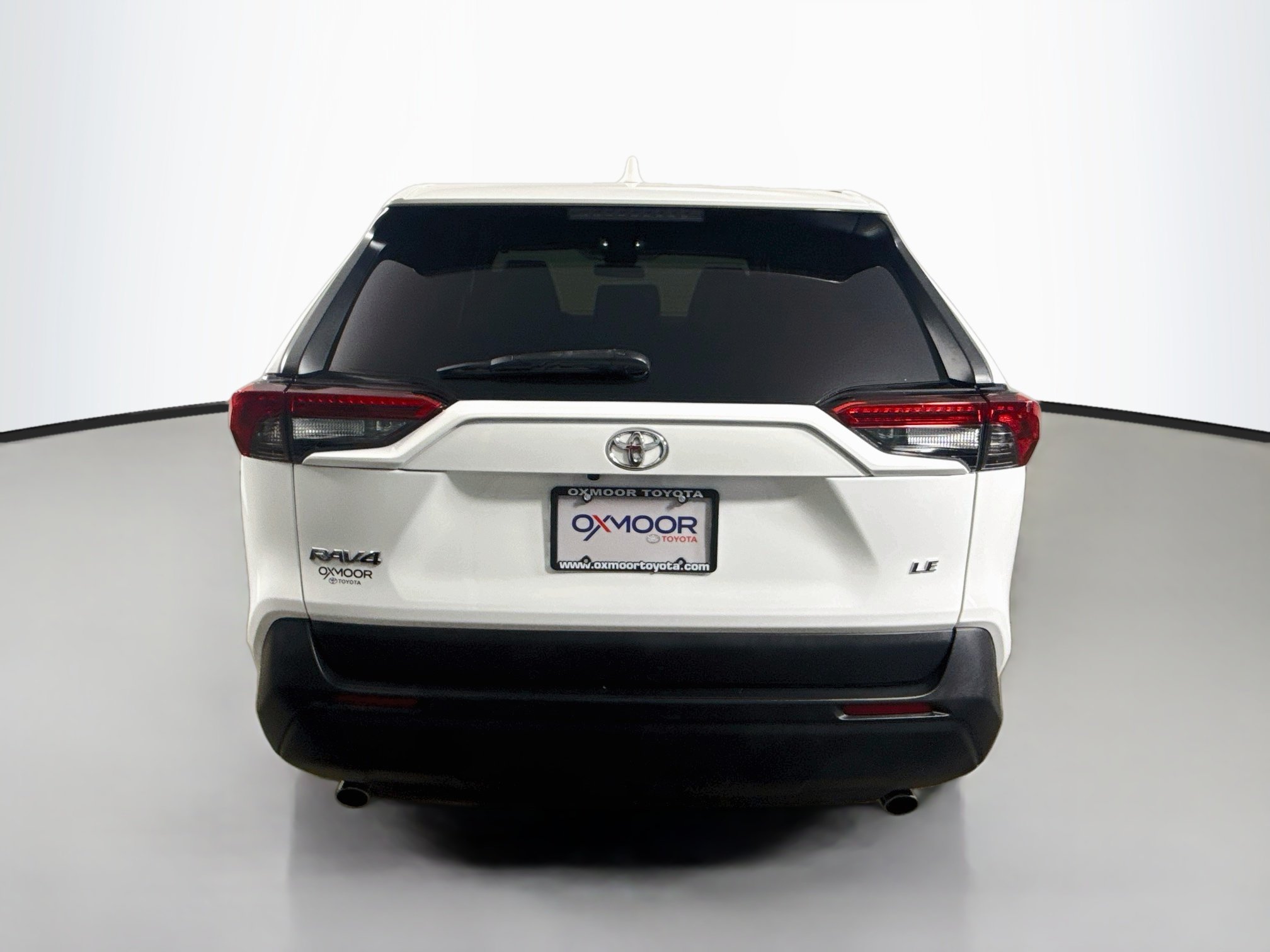 Used 2022 White Toyota LE image 6