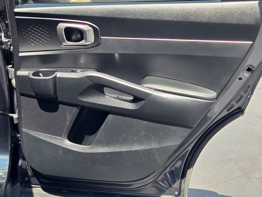 2022 Kia Sorento LX - Photo 8