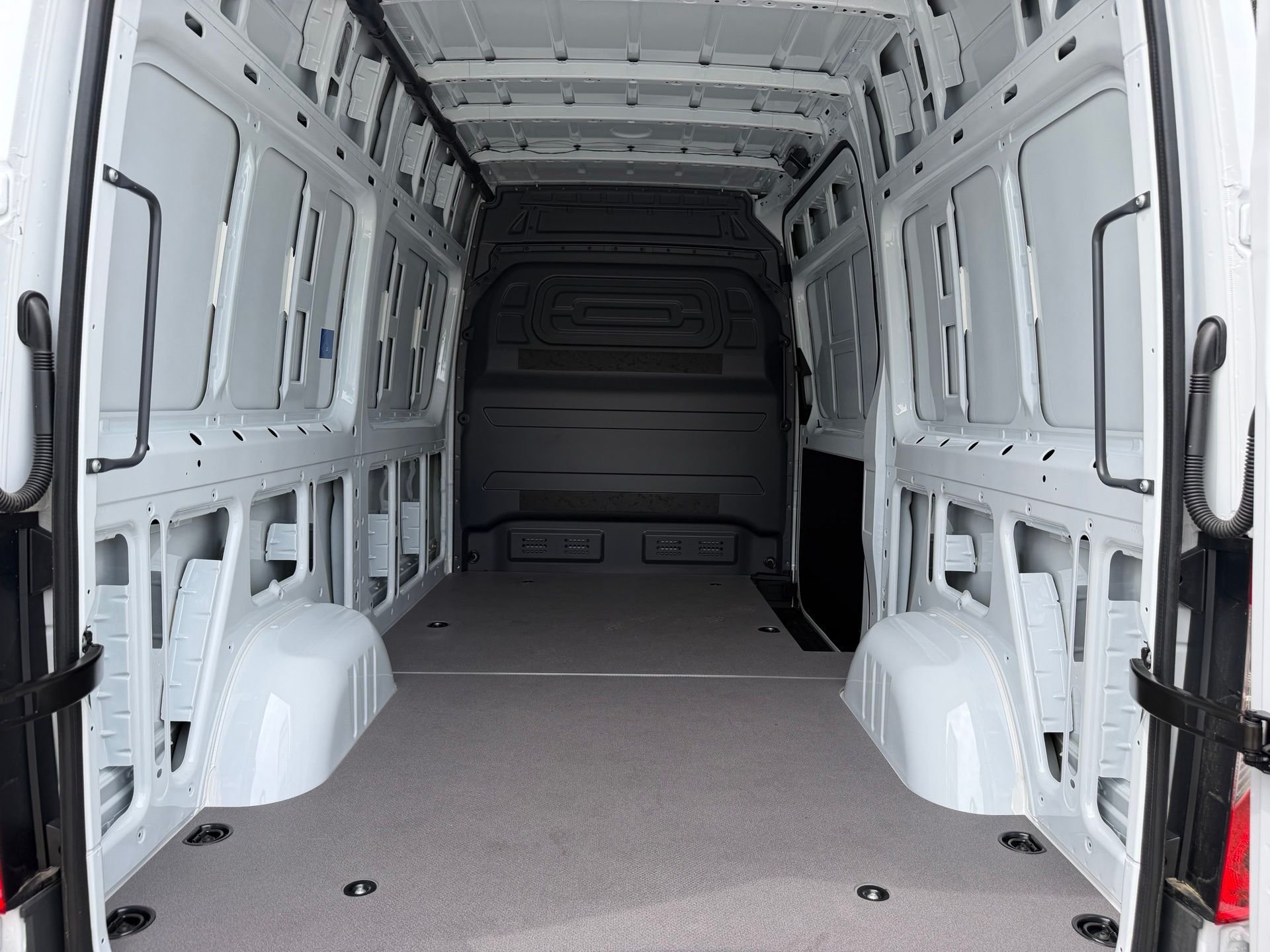 New 2026 Arctic White Mercedes-Benz Cargo 144 WB image 31