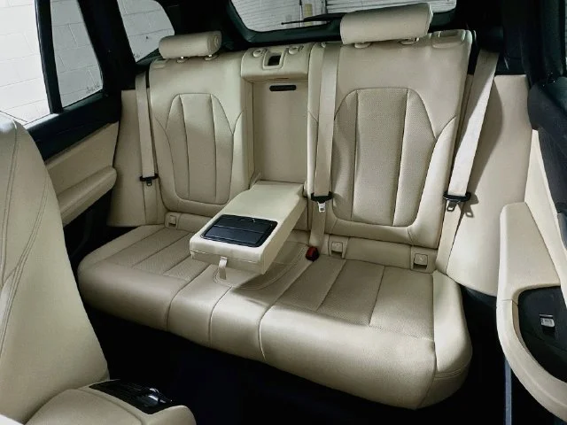 Used 2022 Gray BMW sDrive30i image 11