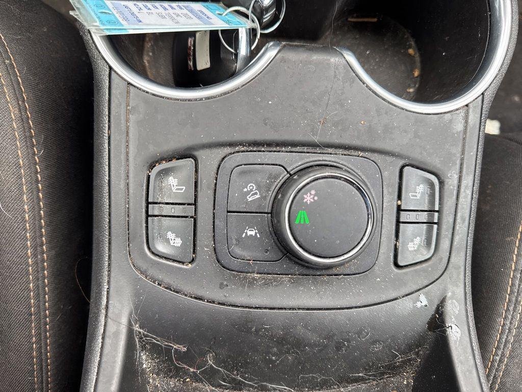 Used 2020 Emerald Metallic GMC SLE image 6