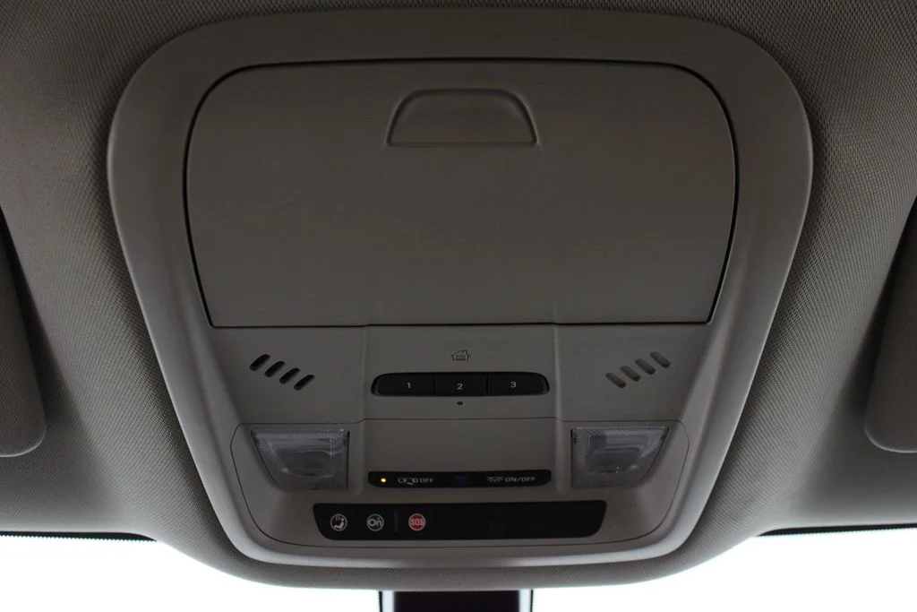 Used 2019 Brown Buick Essence image 23