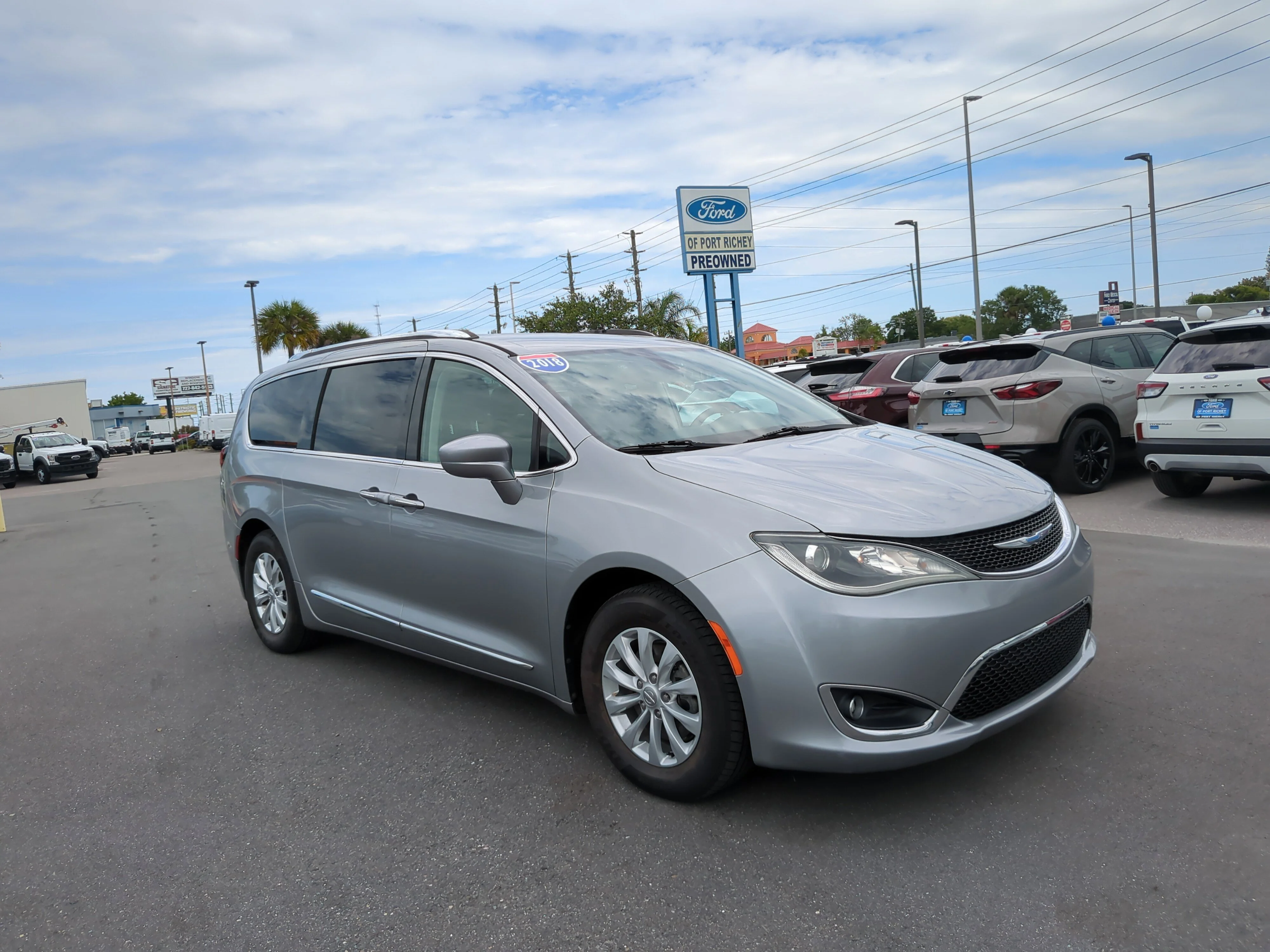 2018 Chrysler Pacifica Touring L's photo