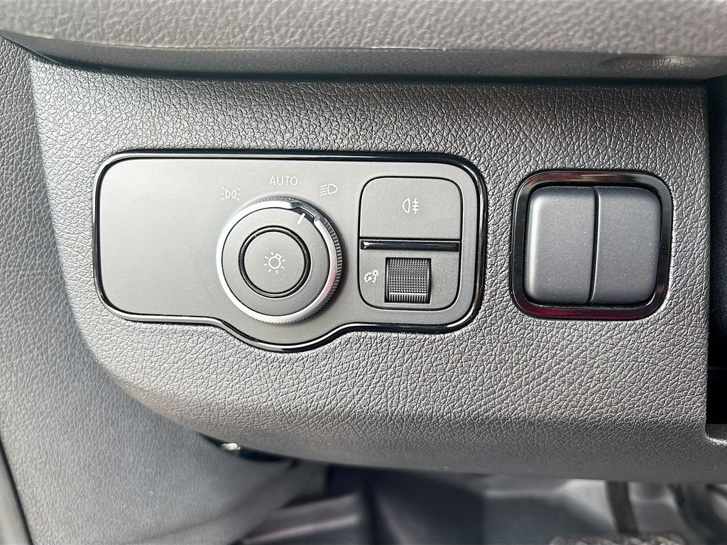 New 2025  Mercedes-Benz 15 Passenger Sliding Door image 40