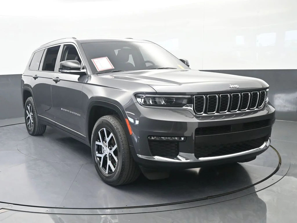 Used 2023 Baltic Gray Metallic Clearcoat Jeep Limited image 9