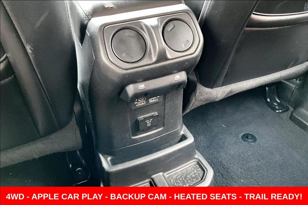 Used 2022 White Jeep Unlimited Sahara image 10
