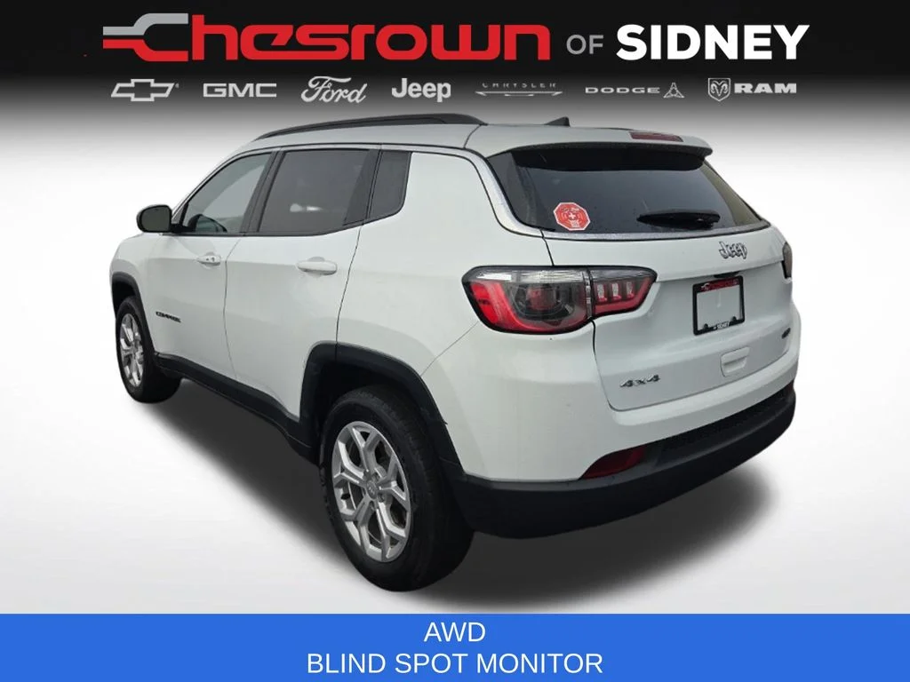 Used 2024 White Jeep Latitude image 7