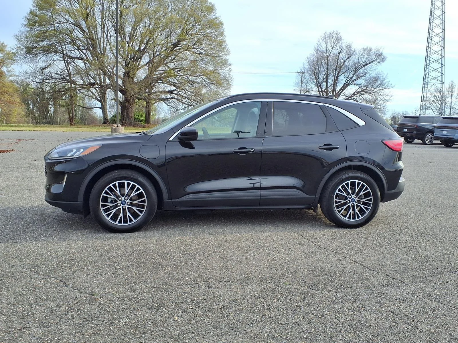 Used 2022 Agate Black Metallic Ford SEL Plug-In Hybrid image 3