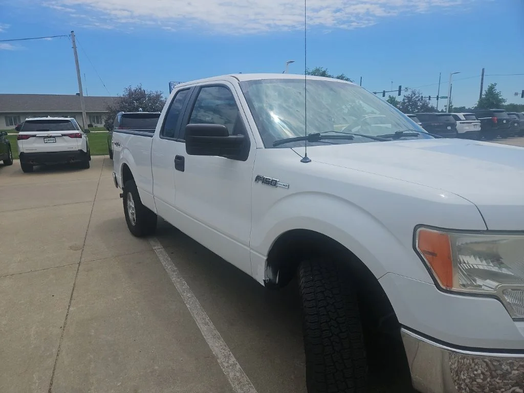 Used 2010 White Ford XL image 5