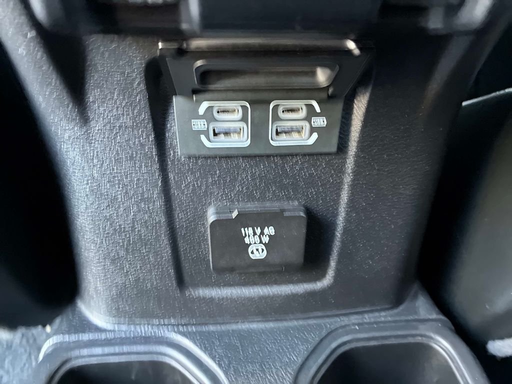 Used 2021  Jeep Overland image 16