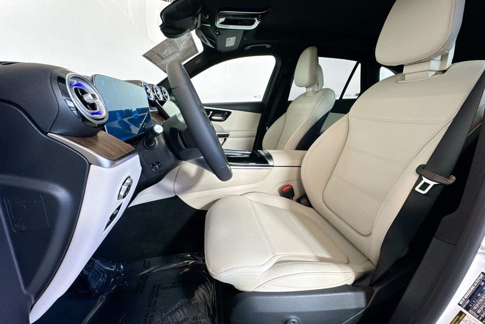 New 2026 Polar White Mercedes-Benz GLC 300 image 18