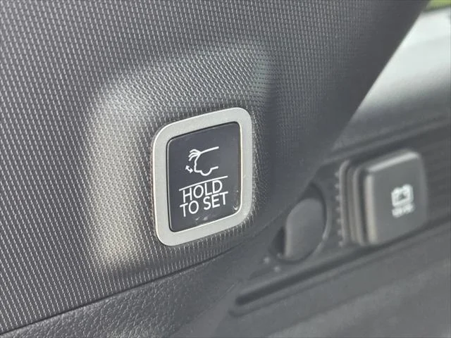 New 2026 Velvet Red Pearl-Coat Exterior Paint Jeep Altitude image 7