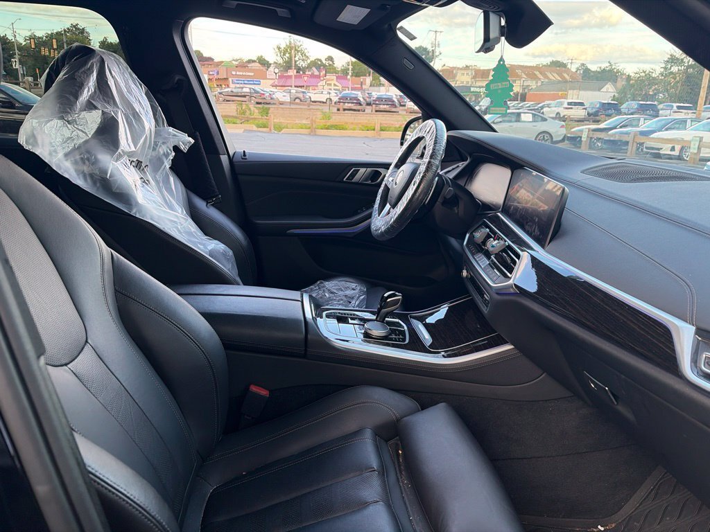 Used 2020 Black BMW xDrive40i image 14