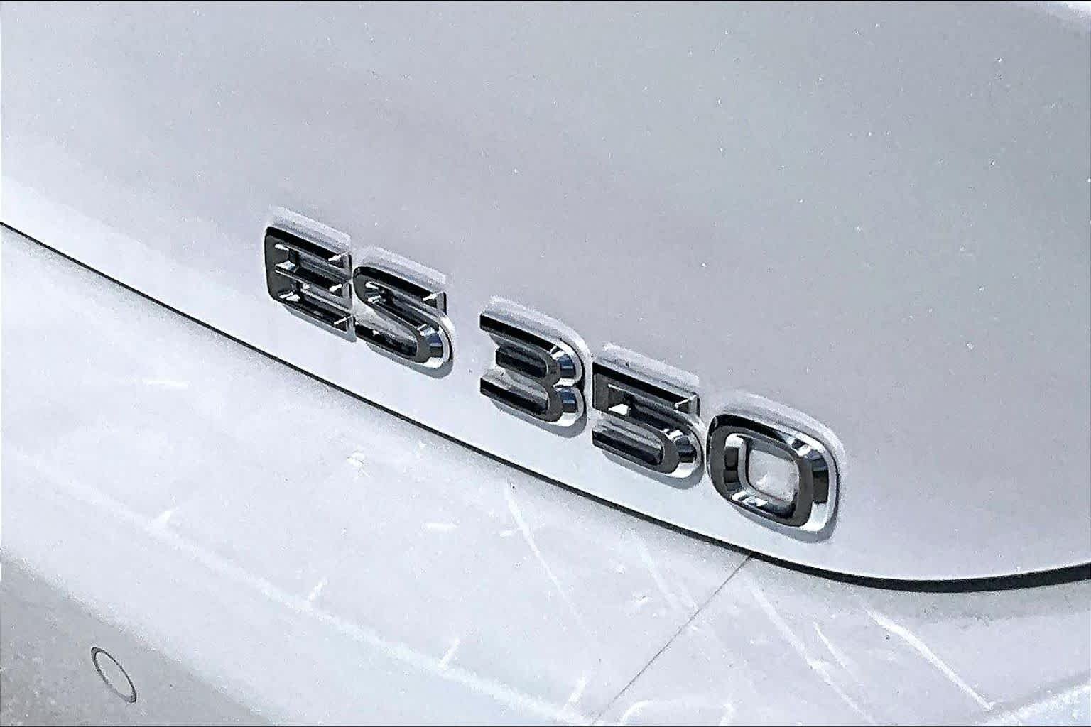 Used 2023 Eminent White Pearl Lexus  image 10
