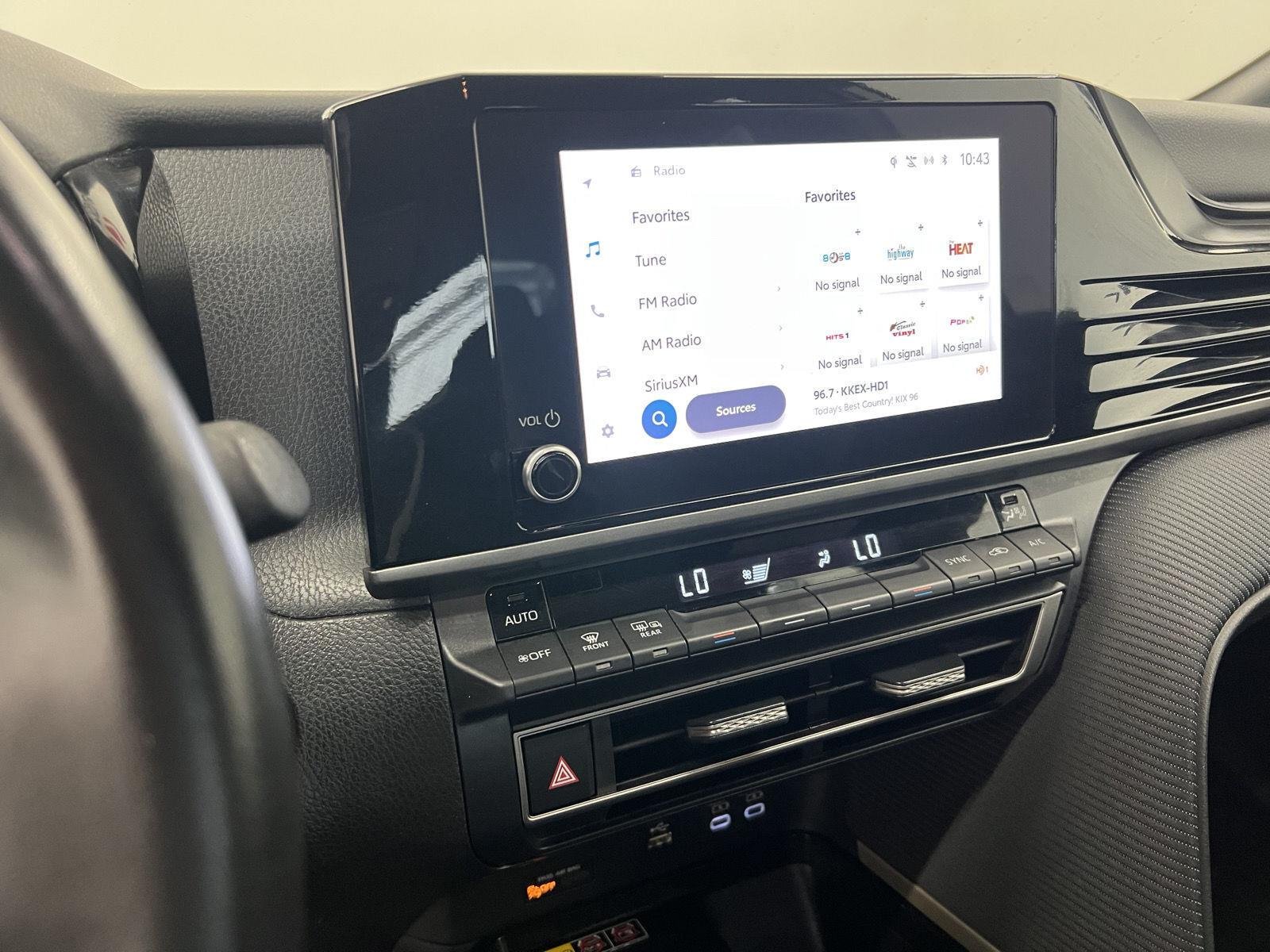 2025 Toyota Camry SE - Photo 16