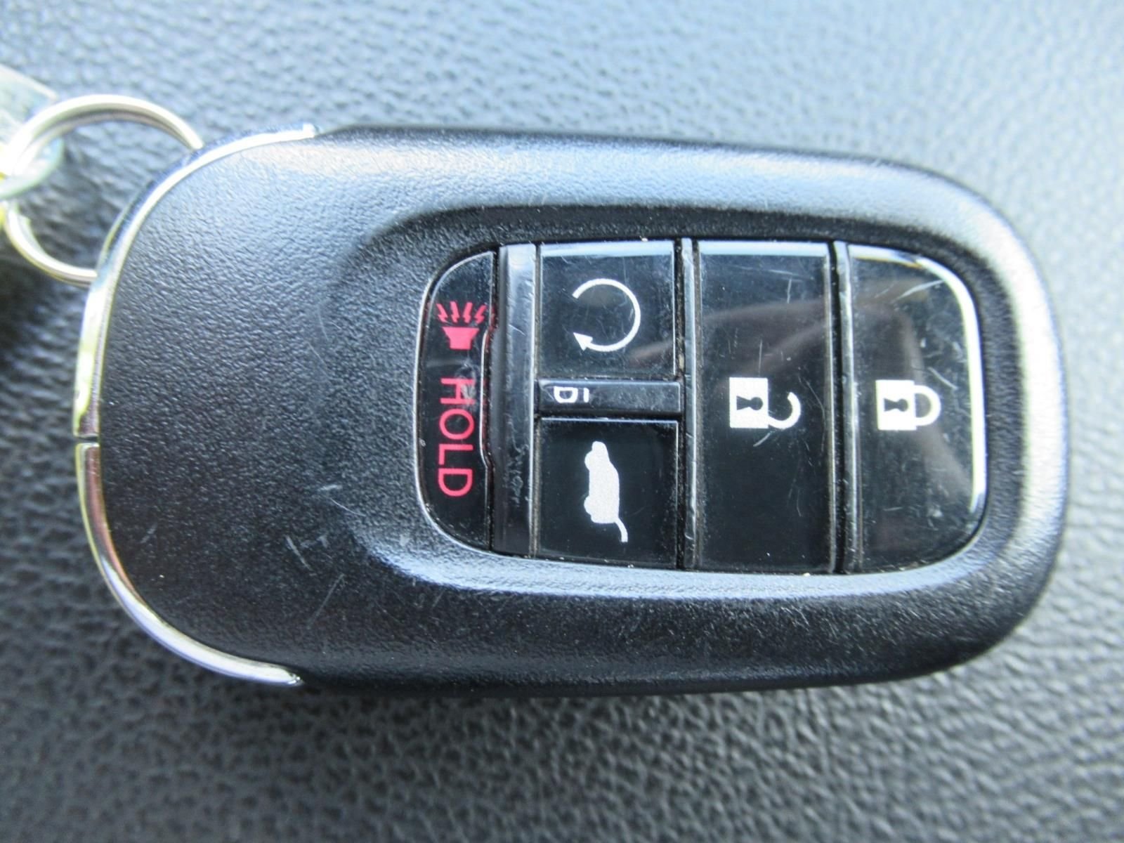 Used 2025 Silver Honda Sport-L image 33