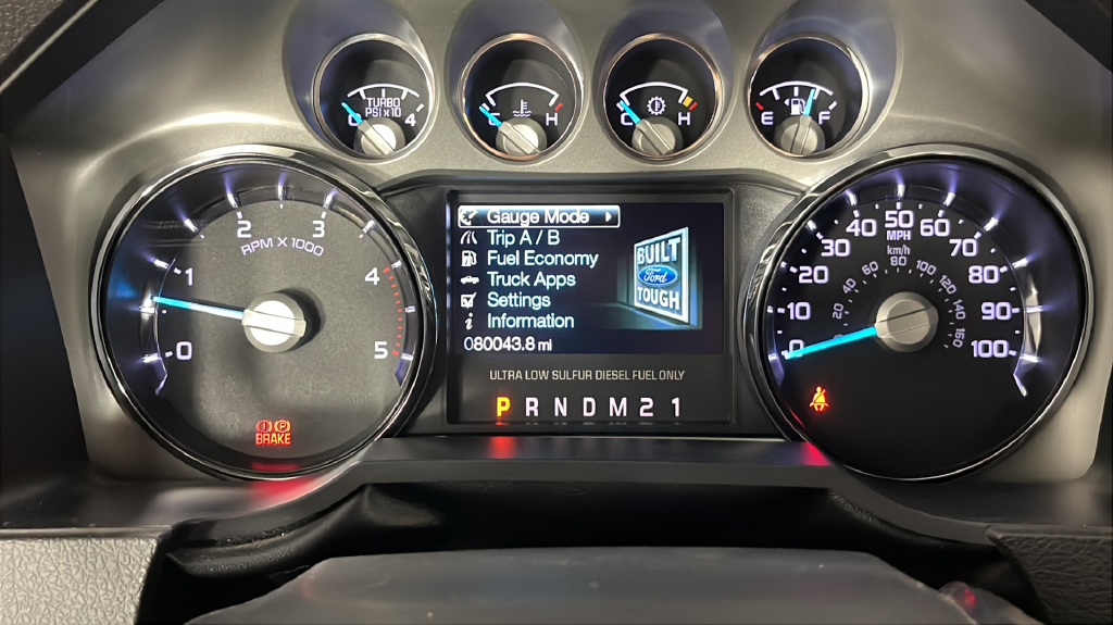 Used 2015 White Platinum Clearcoat Metallic Ford Platinum image 34