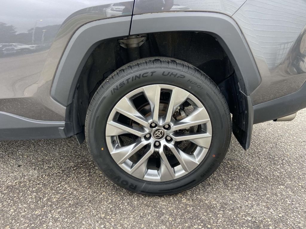 Used 2024 Gray Toyota XLE Premium image 9