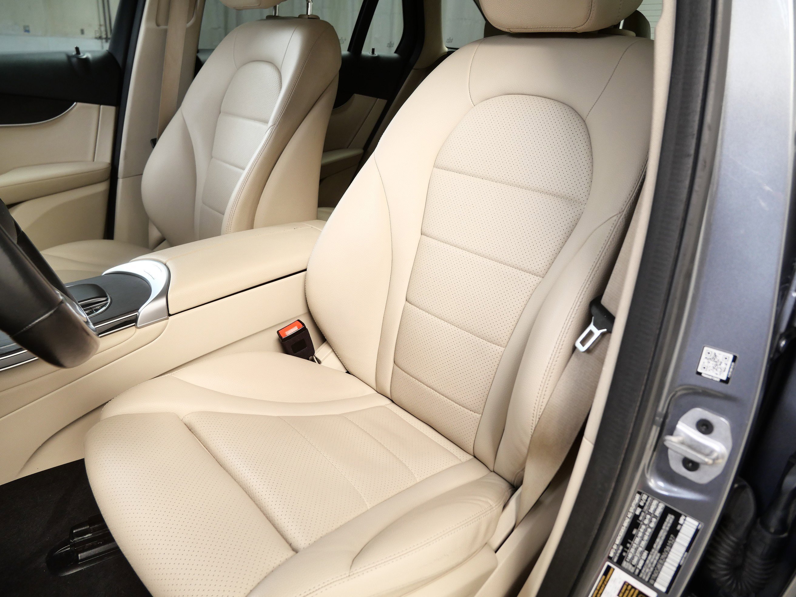 Used 2022 Selenite Grey Metallic Mercedes-Benz GLC 300 image 3