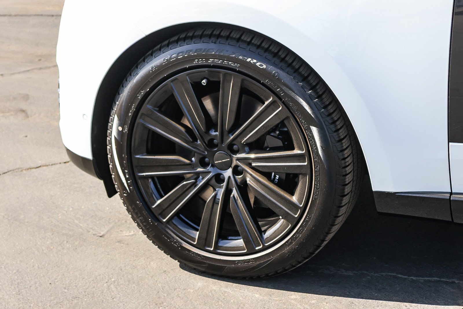 New 2026 Fuji White Land Rover SE image 6