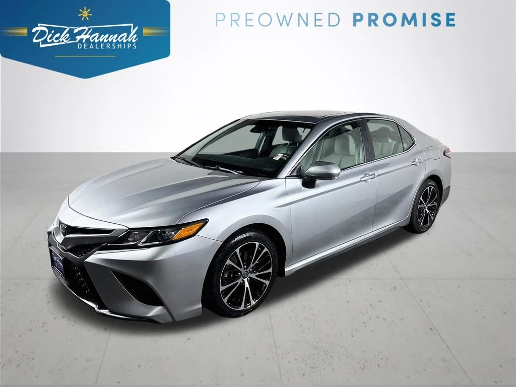 Used 2018 Silver Toyota SE image 1