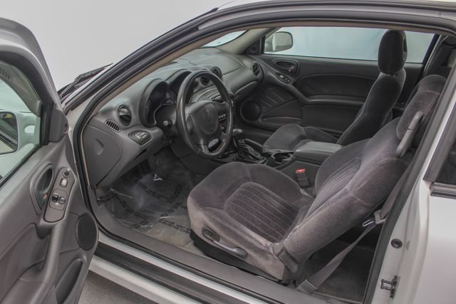 Used 2001 White Pontiac GT image 17