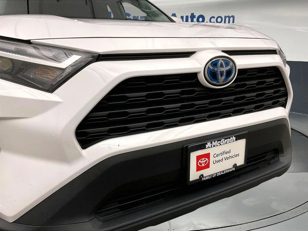 Certified Used 2024 White Toyota XLE image 32
