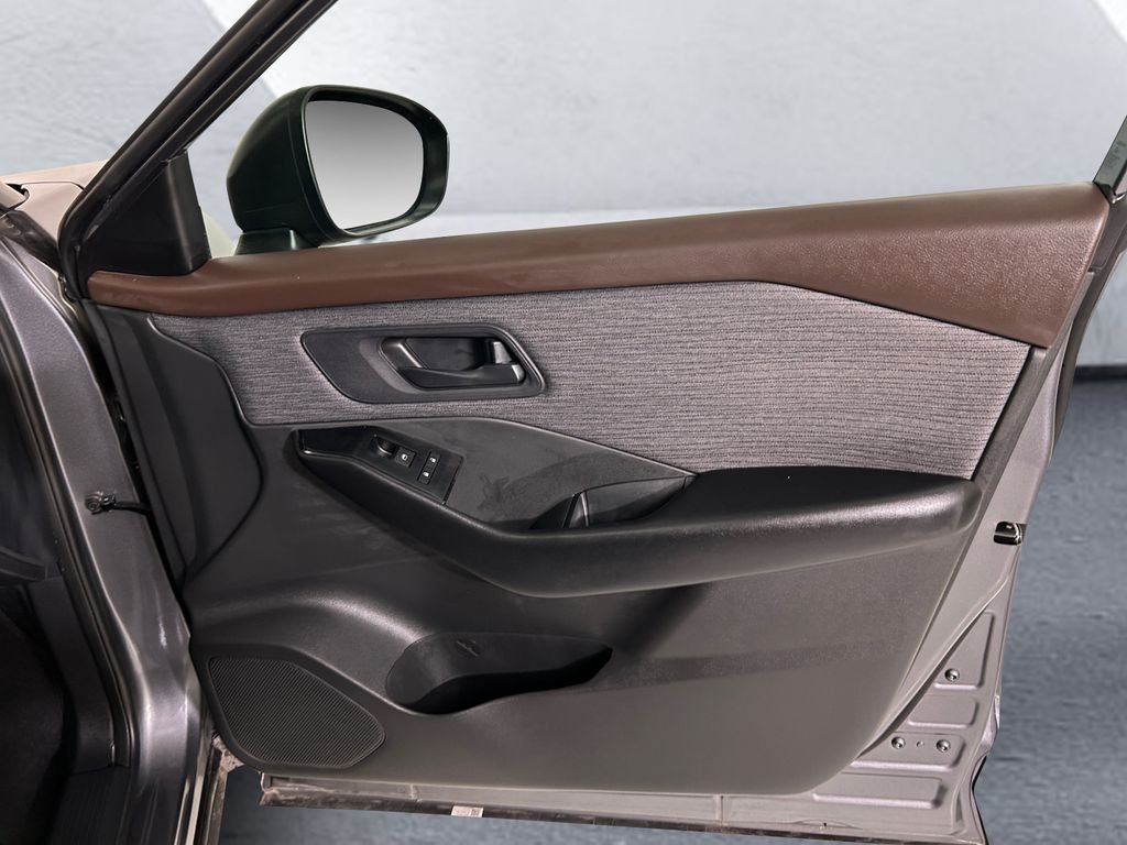 Used 2023 Gray Nissan S image 15