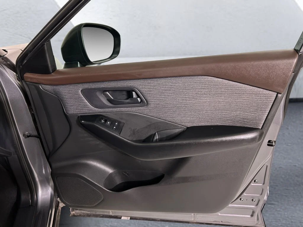 Used 2023 Gray Nissan S image 15