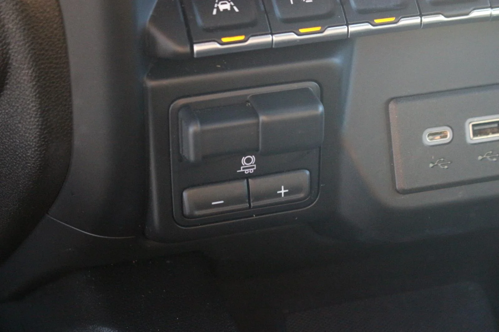 Used 2021 WHITE FROST TRICOAT GMC Denali image 28