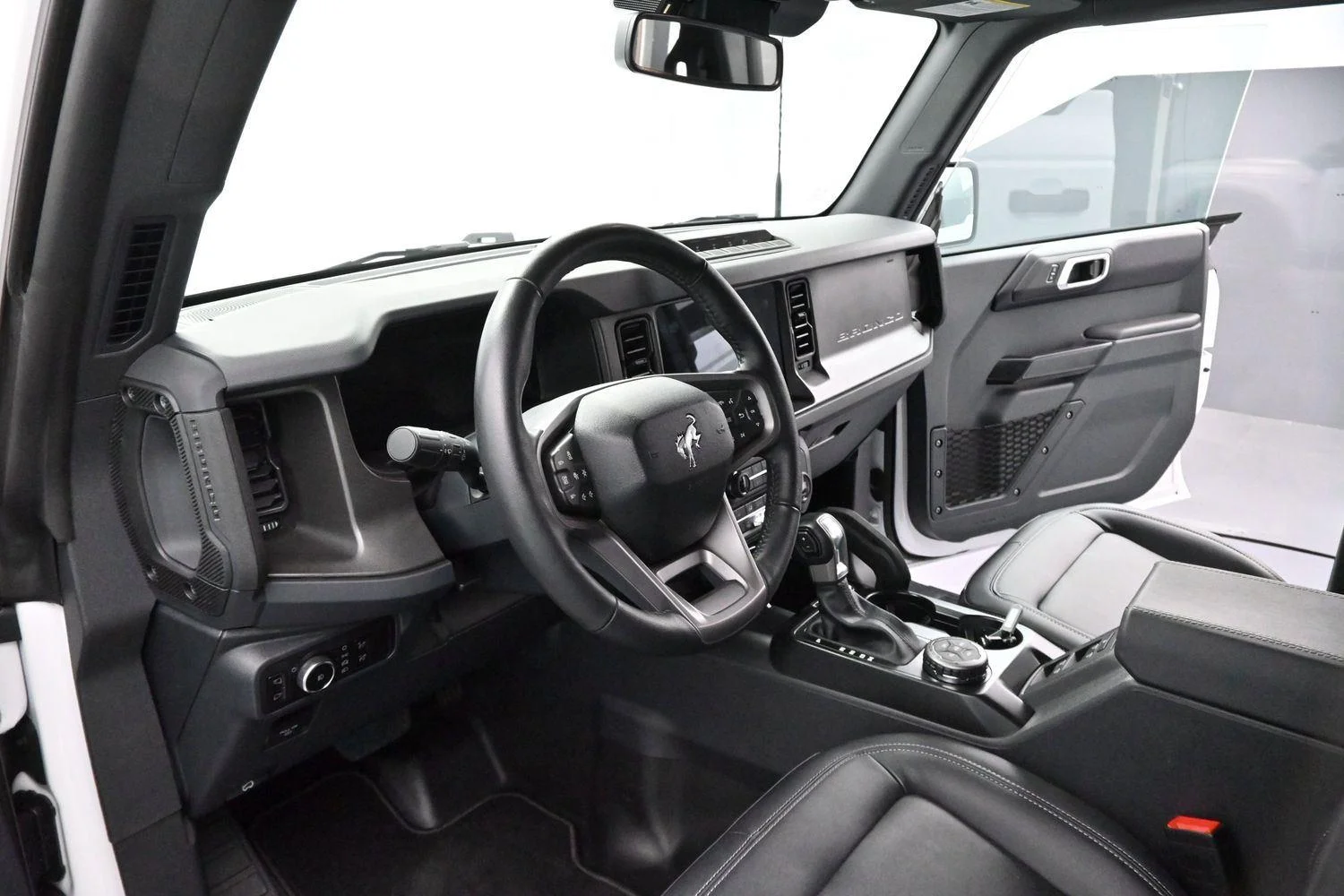 Used 2025 Oxford White Ford Badlands image 15