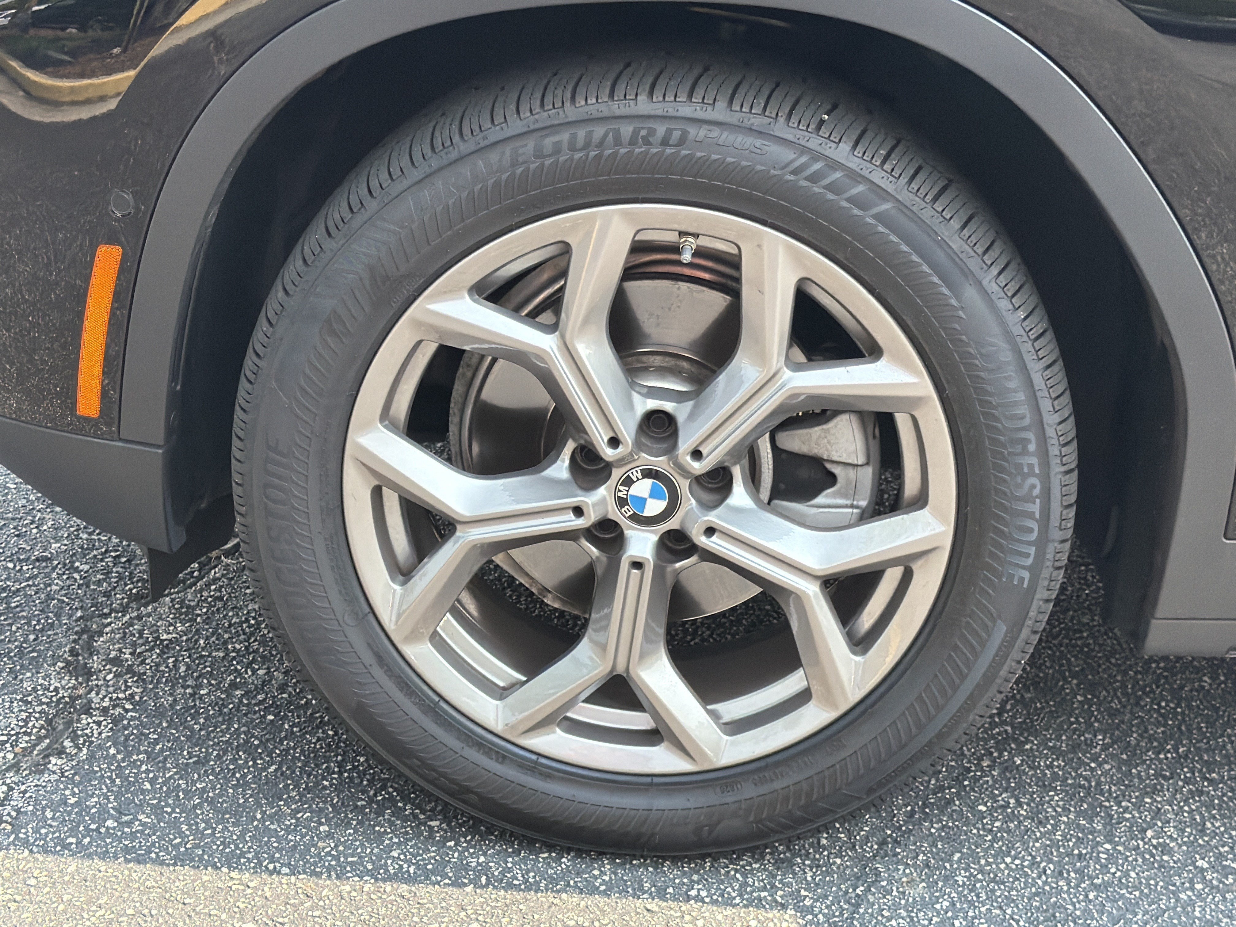 Used 2024 Jet Black BMW sDrive30i image 32