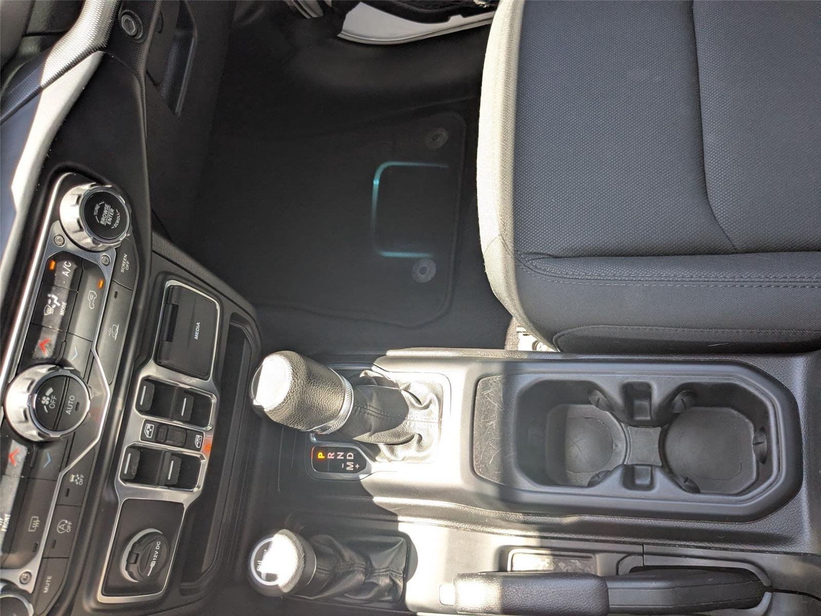 Used 2022 Bright White Clearcoat Jeep Unlimited Sport S image 18