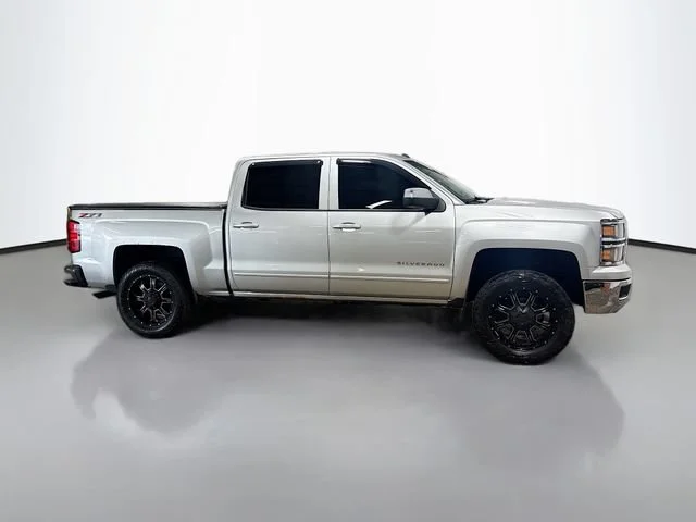 Used 2015 SILVER ICE METALLIC Chevrolet LT image 5