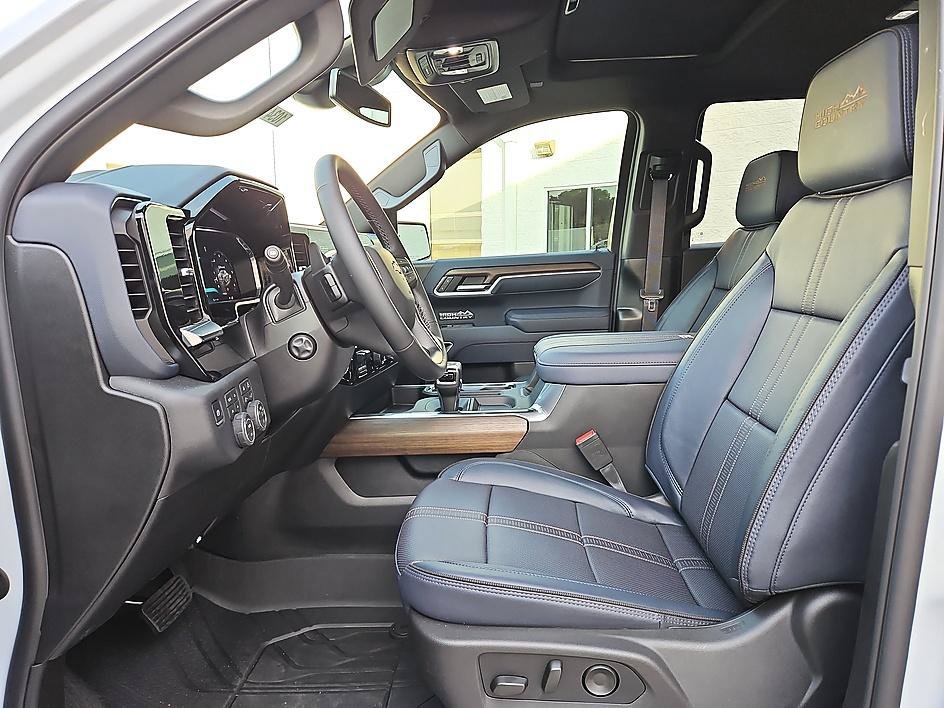 New 2026 Polar White Tricoat Chevrolet High Country image 10