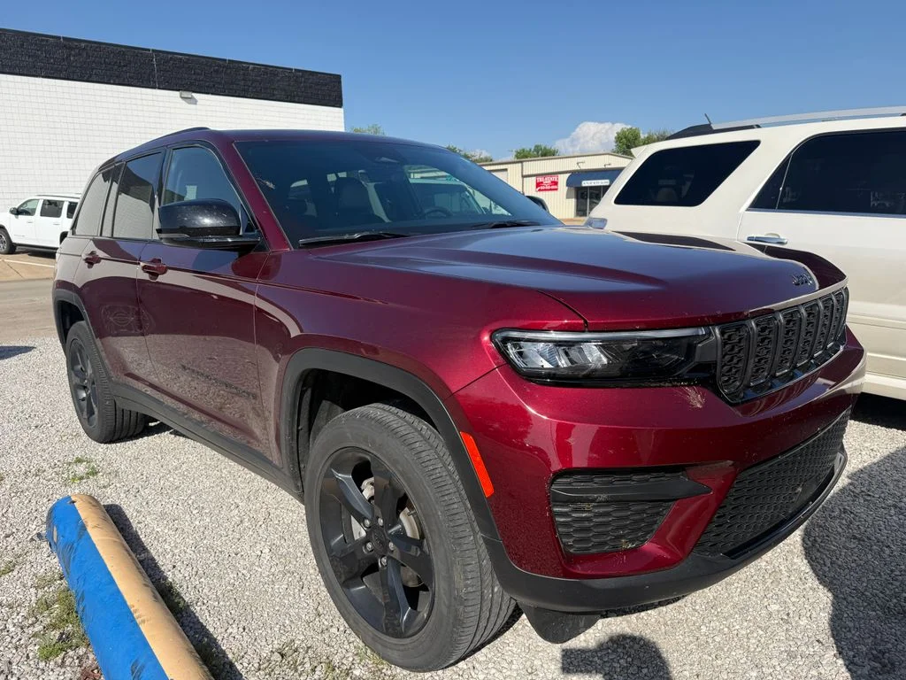 Used 2025 Red Jeep Altitude X image 2