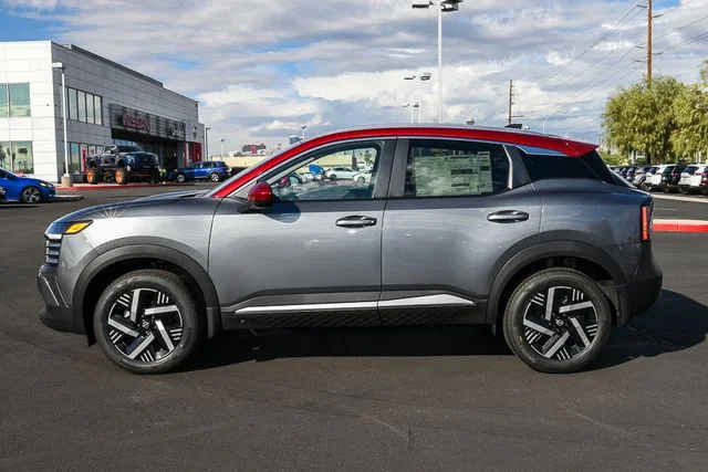 New 2026 Gun Metallic / Scarlet Ember Tintcoat Two-tone Nissan SV image 5