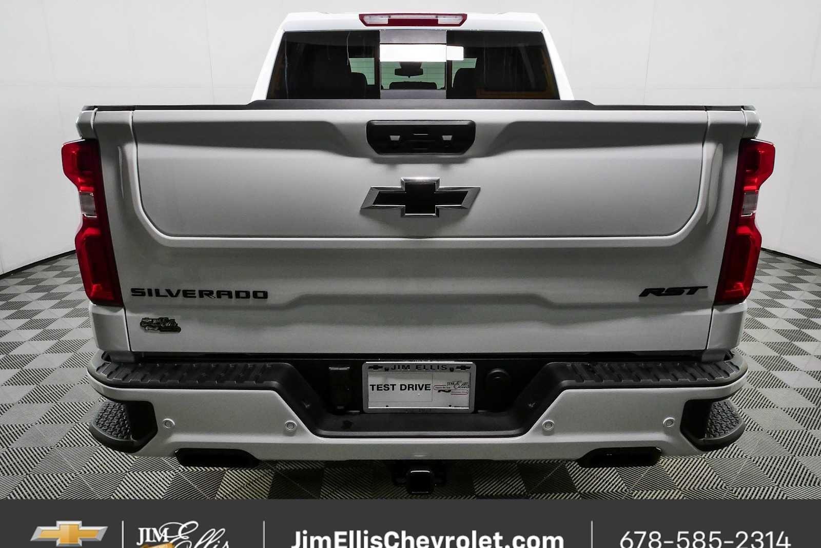 New 2026 Summit White Chevrolet RST image 30