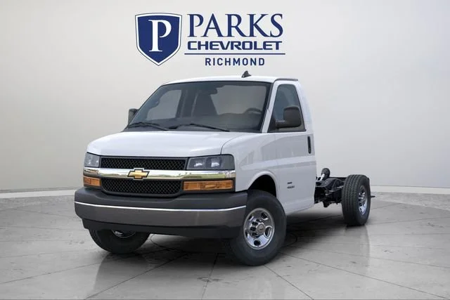 New 2025 Summit White Chevrolet 1WT image 6