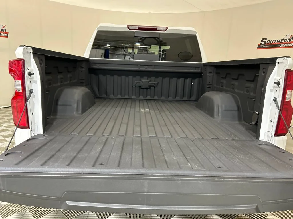Used 2025 Summit White Chevrolet RST image 5