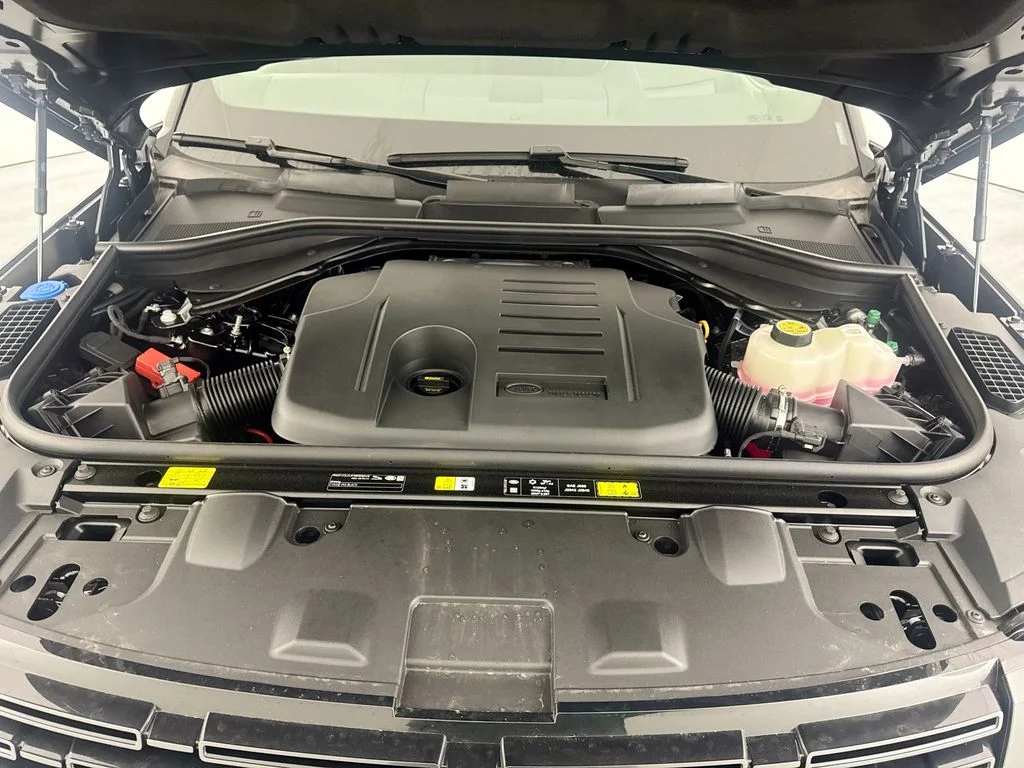 New 2026 Santorini Black Land Rover SE image 30